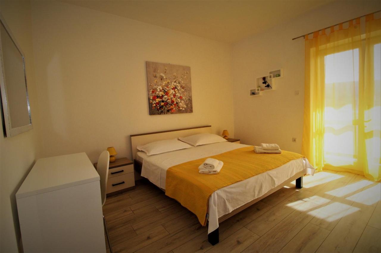 Apartments And Rooms With Parking Space Pag - 13060 พาก ภายนอก รูปภาพ