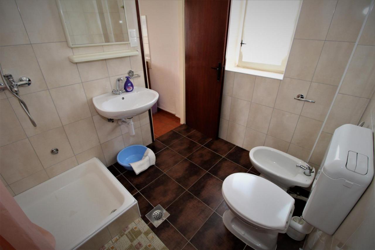 Apartments And Rooms With Parking Space Pag - 13060 พาก ภายนอก รูปภาพ