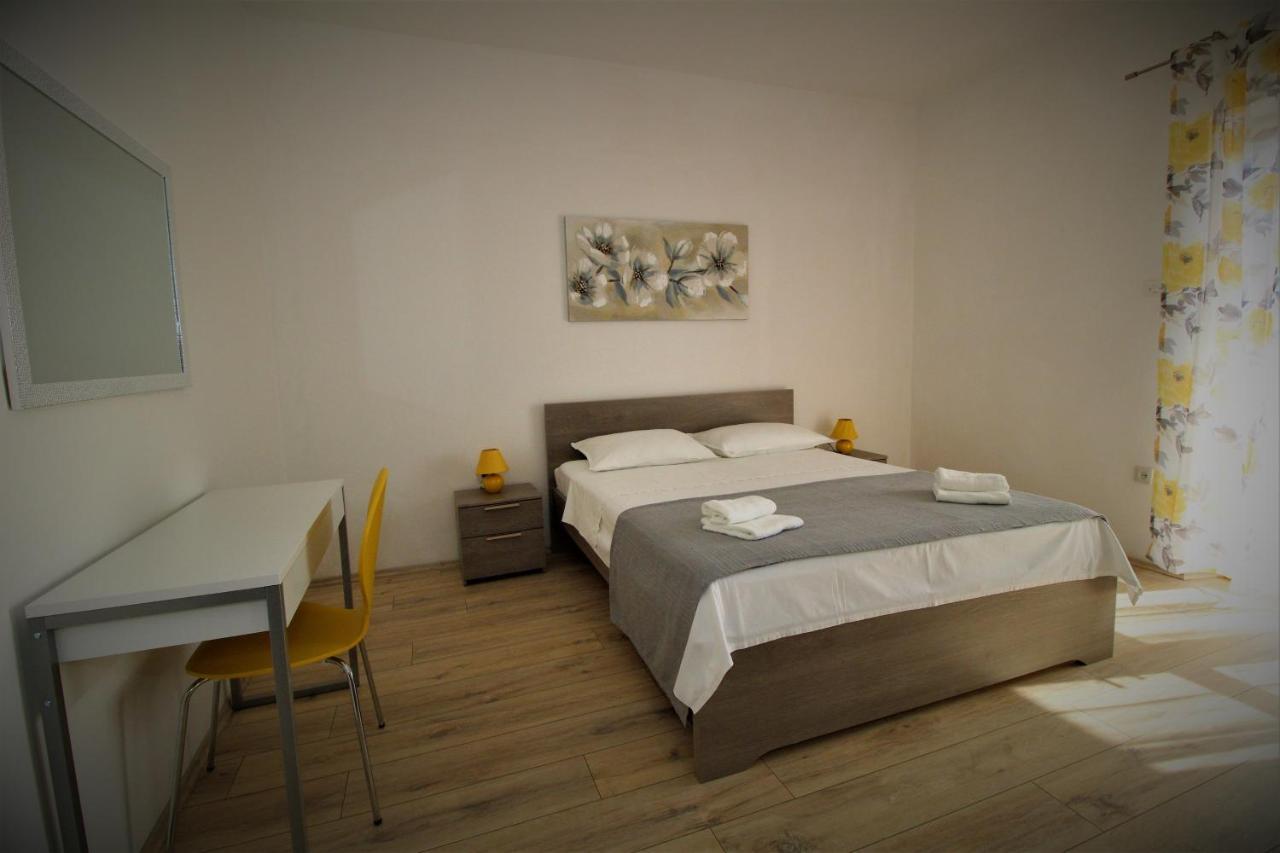 Apartments And Rooms With Parking Space Pag - 13060 พาก ภายนอก รูปภาพ